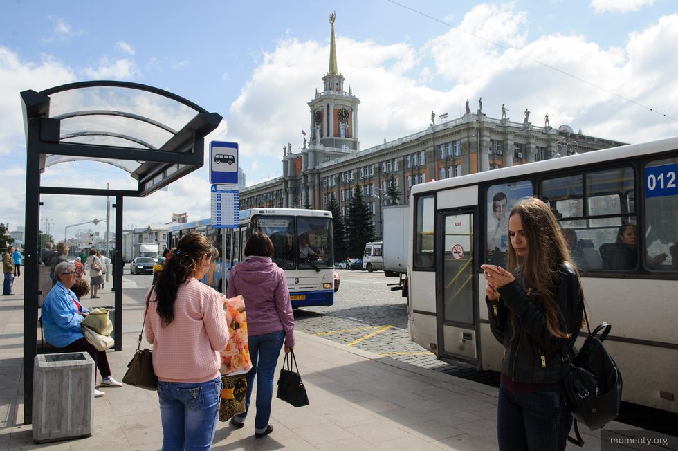 В Екатеринбурге починят 64 умные остановки В Екатеринбурге починят 64 умные остановки