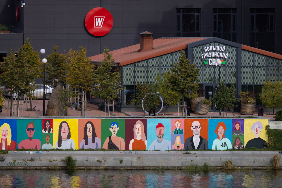 30 наивных портретов горожан появилось на набережной Екатеринбурга 30 наивных портретов горожан появилось на набережной Екатеринбурга