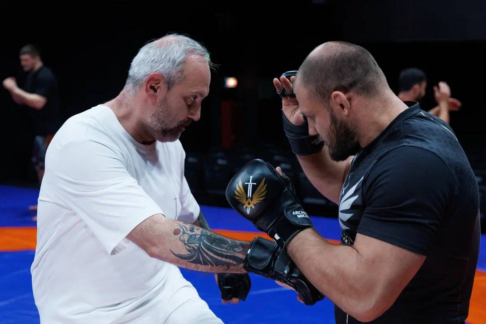 Спортсмены из Екатеринбурга снялись в шоу для «Первого канала» Спортсмены из Екатеринбурга снялись в шоу для «Первого канала»