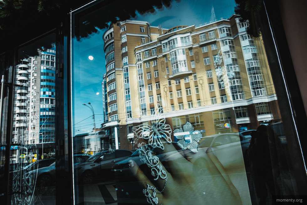 В элитном районе Екатеринбурга открыли бар с авторскими паровыми коктейлями В элитном районе Екатеринбурга открыли бар с авторскими паровыми коктейлями