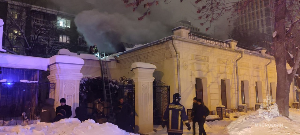 В новогоднюю ночь в Екатеринбурге произошел пожар в усадьбе-памятнике XX века В новогоднюю ночь в Екатеринбурге произошел пожар в усадьбе-памятнике XX века