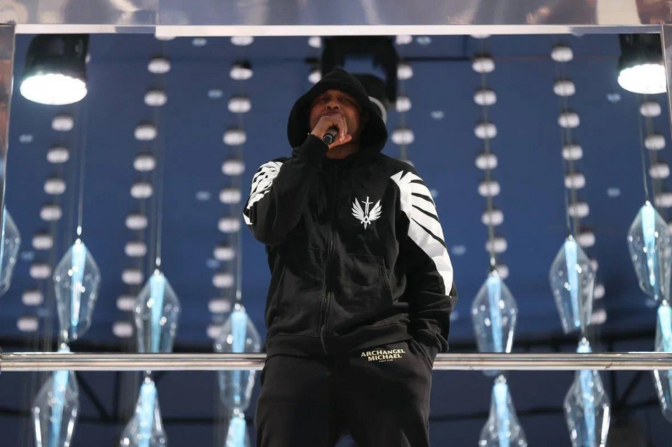 Рой Джонс вышел на сцену в одежде от Тимофея Алтушкина Рой Джонс вышел на сцену в одежде от Тимофея Алтушкина