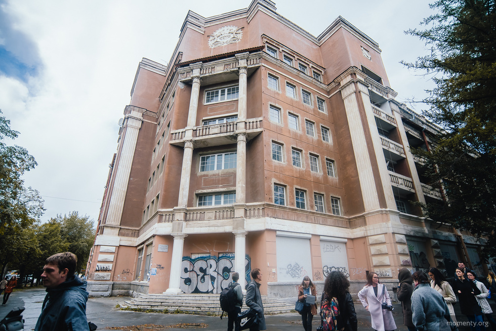 «Превращается в помойку» — у горожан остался последний шанс спасти легендарную гостиницу на Уралмаше «Превращается в помойку» — у горожан остался последний шанс спасти легендарную гостиницу на Уралмаше