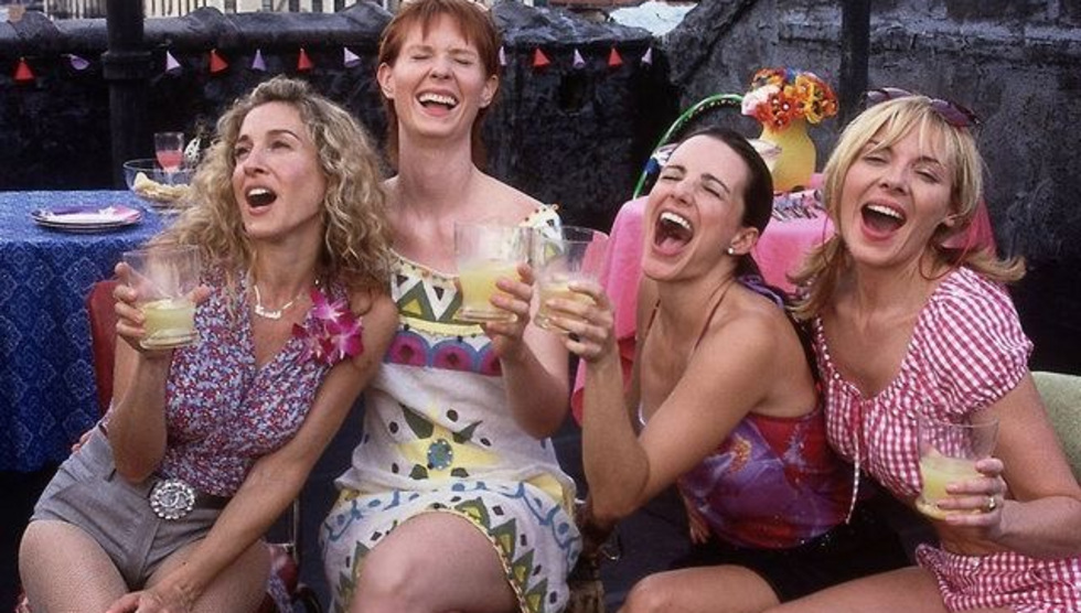 Мини-свадьба и&nbsp;розовая вечеринка: какую тусовку устроить в&nbsp;мае