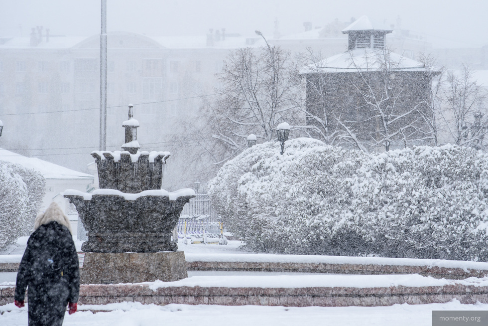 Тысячи уральцев второй день сидят без света из-за снегопада Тысячи уральцев второй день сидят без света из-за снегопада