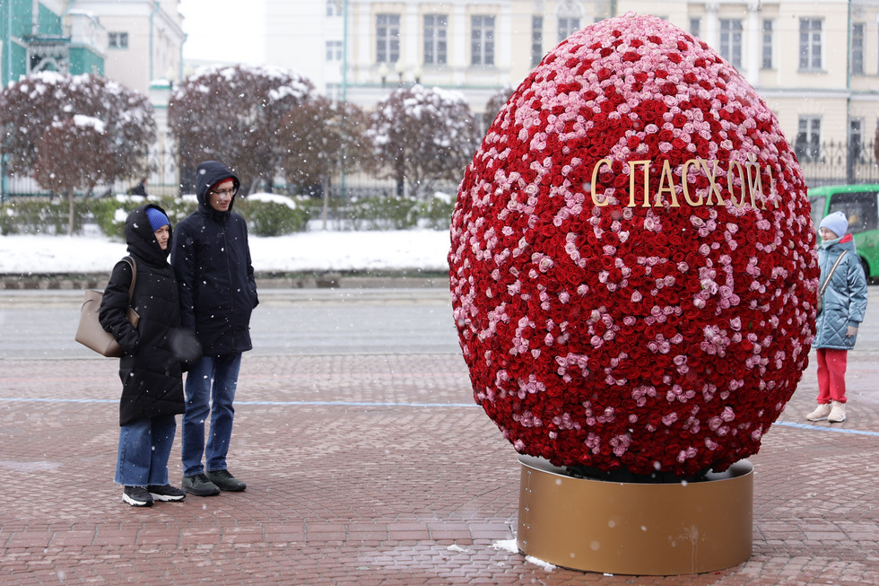 В&nbsp;центре Екатеринбурга появились пасхальные яйца из&nbsp;тысячи живых роз