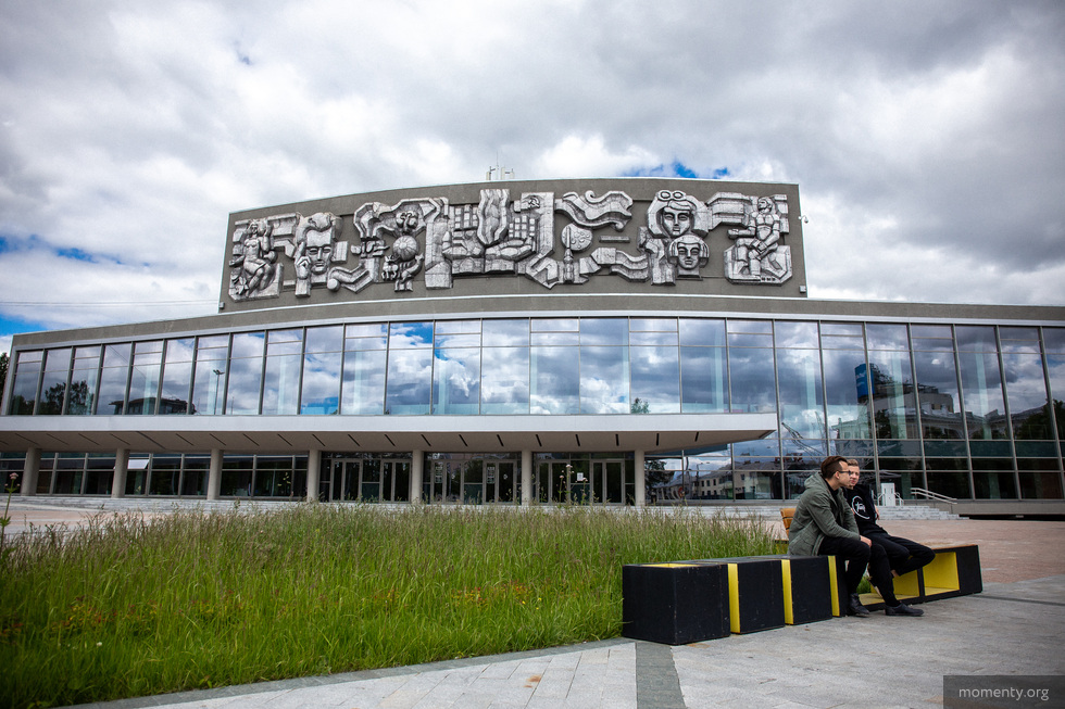 Тысячу квадратных метров в центре Екатеринбурга покроют цветами Тысячу квадратных метров в центре Екатеринбурга покроют цветами