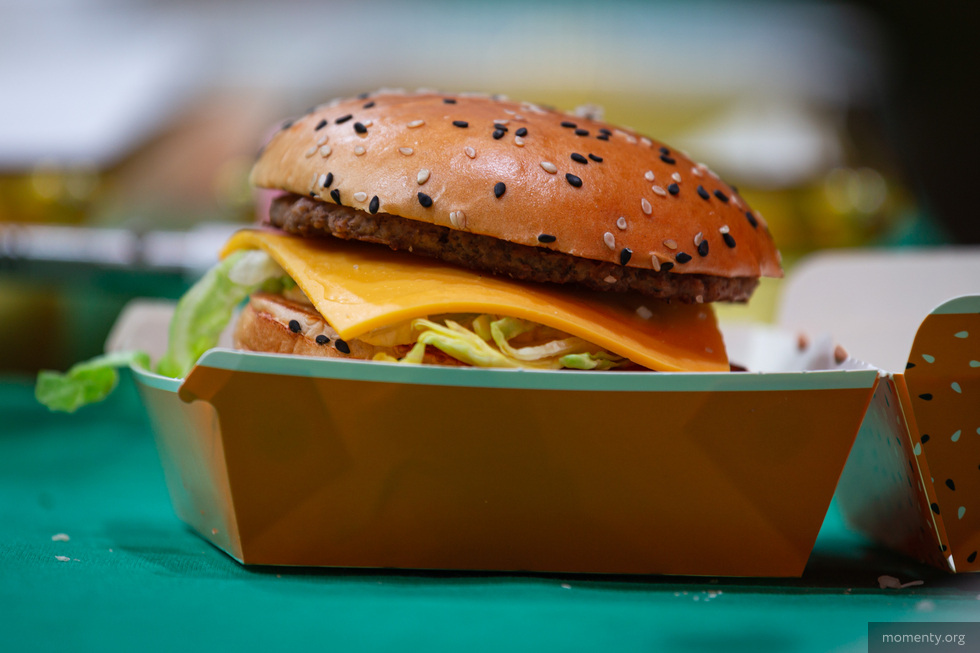 Чизбургеры и искусственный интеллект: культовая сеть фастфуда устроит квест для горожан Чизбургеры и искусственный интеллект: культовая сеть фастфуда устроит квест для горожан