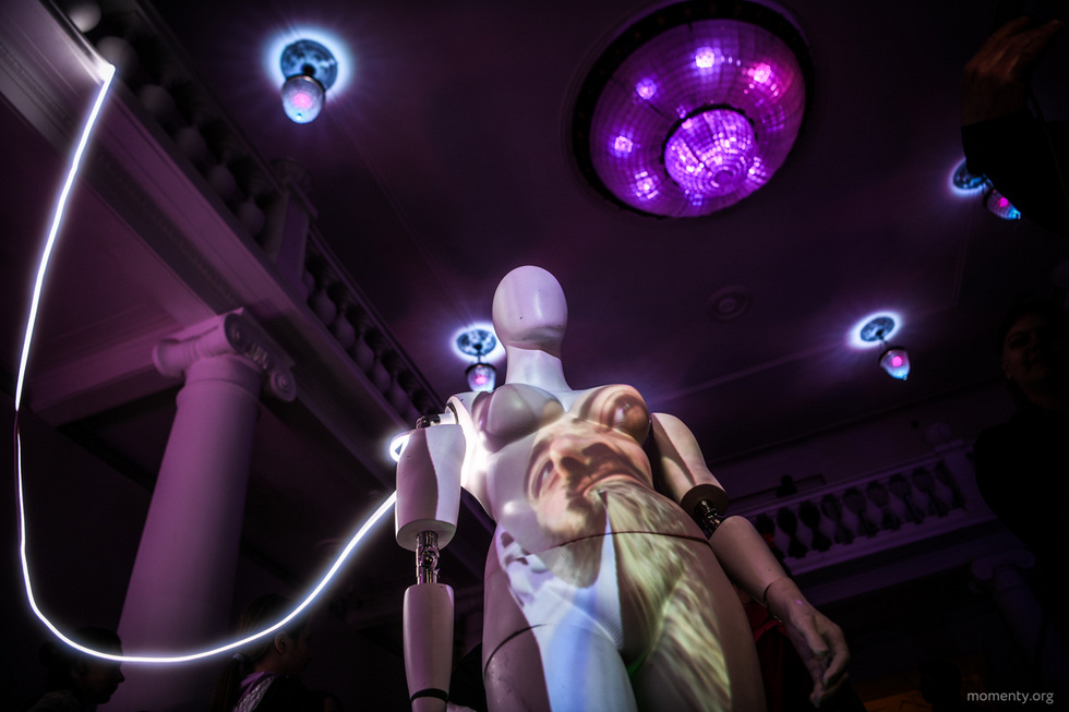 Гробы, неон и хороводы — как прошла «Ночь музеев» в Екатеринбурге. Фото Гробы, неон и хороводы — как прошла «Ночь музеев» в Екатеринбурге. Фото