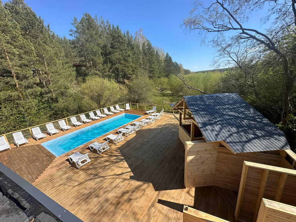 Отель на&nbsp;дереве, нора и&nbsp;хатка&nbsp;&mdash; под Екатеринбургом откроют три тематические гостиницы