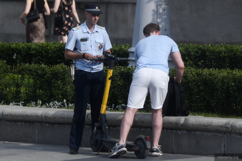 Самокатчиков Екатеринбурга начнут проверять на трезвость и усталость с помощью теста Самокатчиков Екатеринбурга начнут проверять на трезвость и усталость с помощью теста