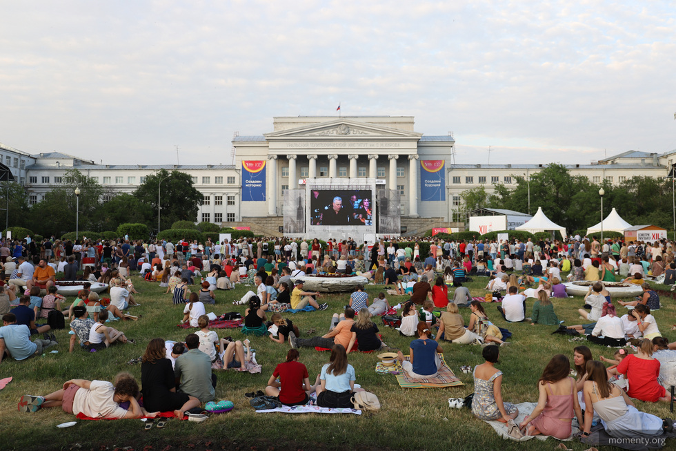 Уральский застройщик оживит редкое остекление корпуса УрФУ