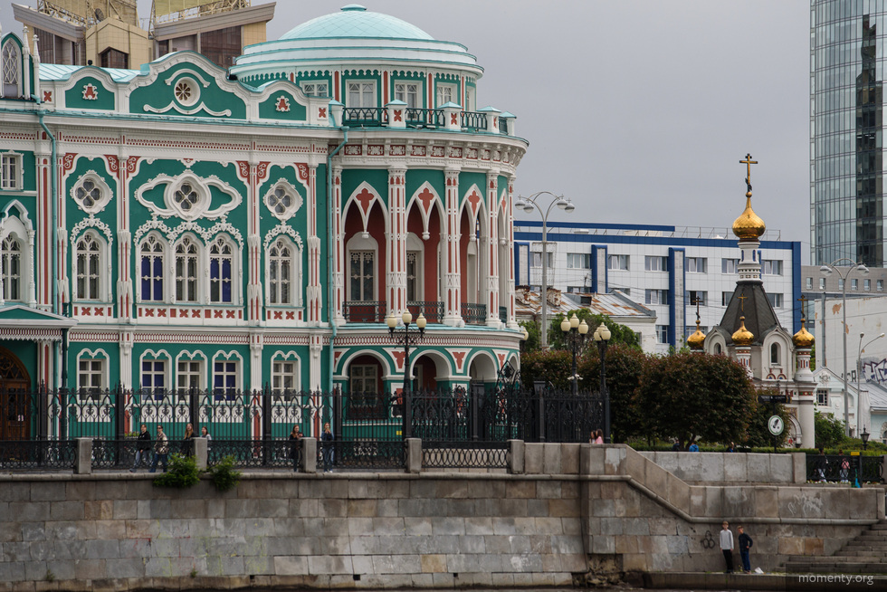 «Высоцкий», зоопарк и Храм-на-Крови: кто создал культовые здания Екатеринбурга «Высоцкий», зоопарк и Храм-на-Крови: кто создал культовые здания Екатеринбурга