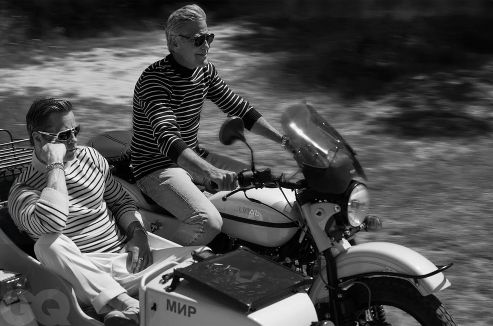 Брэд Питт и&nbsp;Джордж Клуни прокатились на&nbsp;уральском мотоцикле