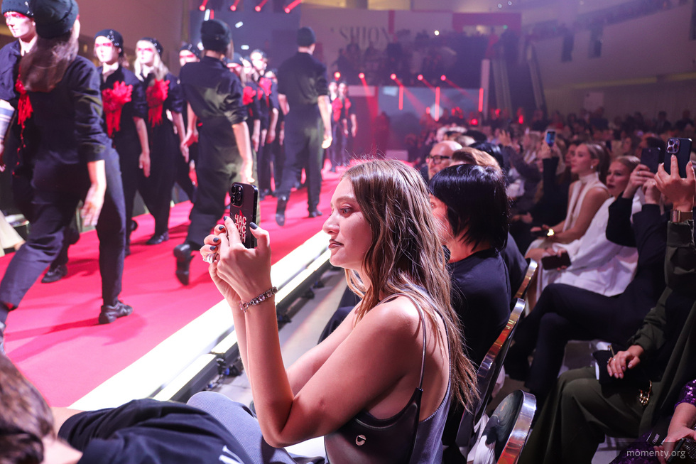 Собчак, Миногарова и Мадонна Мур оценили фэшн-шоу в Ельцин Центре Собчак, Миногарова и Мадонна Мур оценили фэшн-шоу в Ельцин Центре