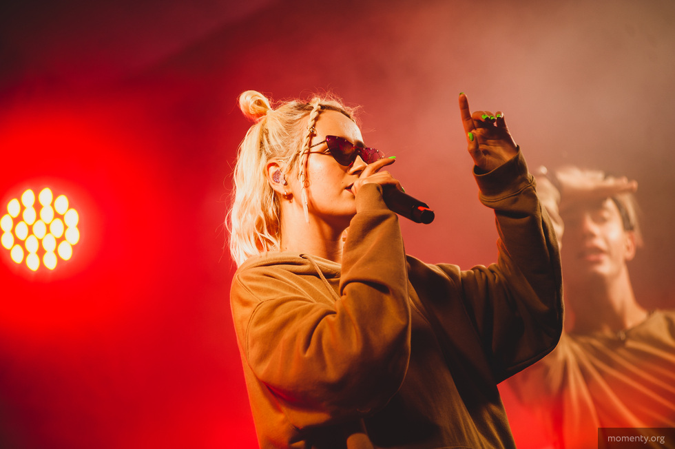 Клаву Коку назвали «мерзкой» после танца с Бузовой Клаву Коку назвали «мерзкой» после танца с Бузовой