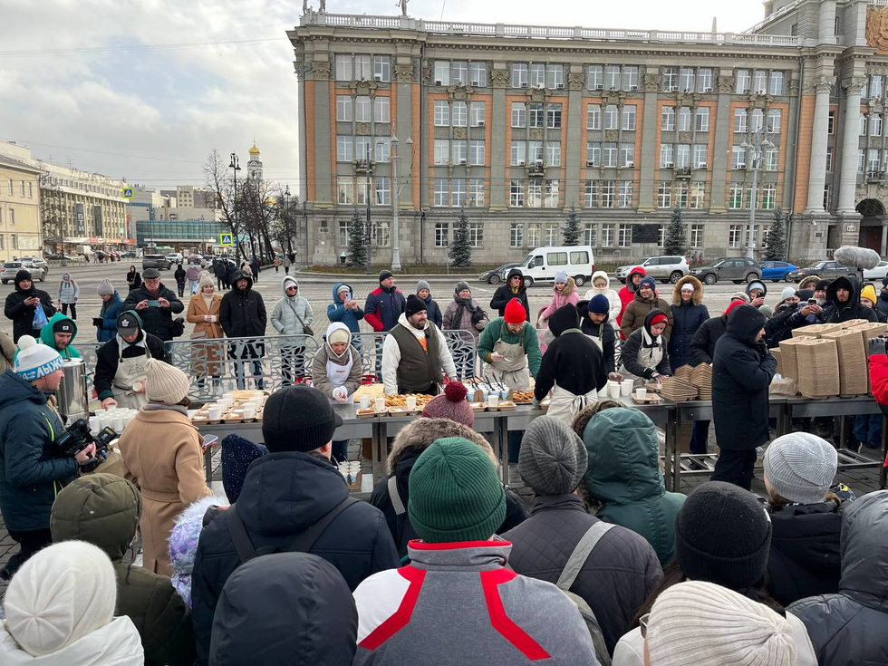 В&nbsp;центре Екатеринбурга приготовили тысячу шанег