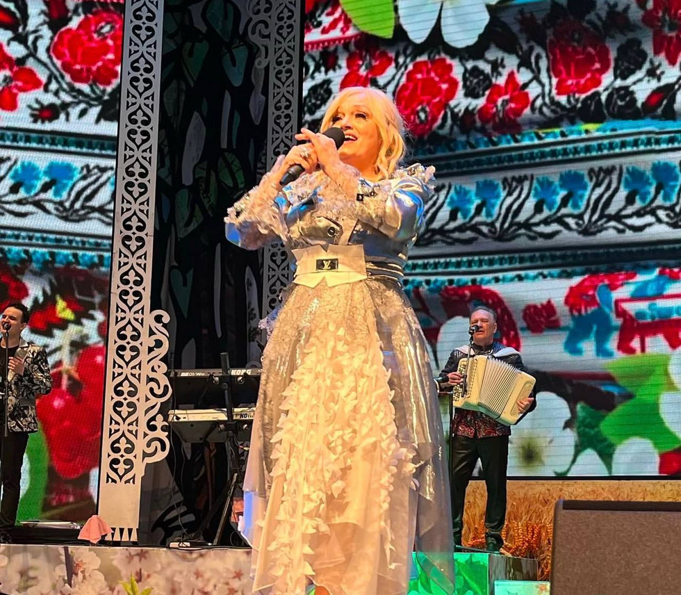 «Русская песня» снова в тренде: уральцы раскупили все билеты на концерт Надежды Кадышевой «Русская песня» снова в тренде: уральцы раскупили все билеты на концерт Надежды Кадышевой