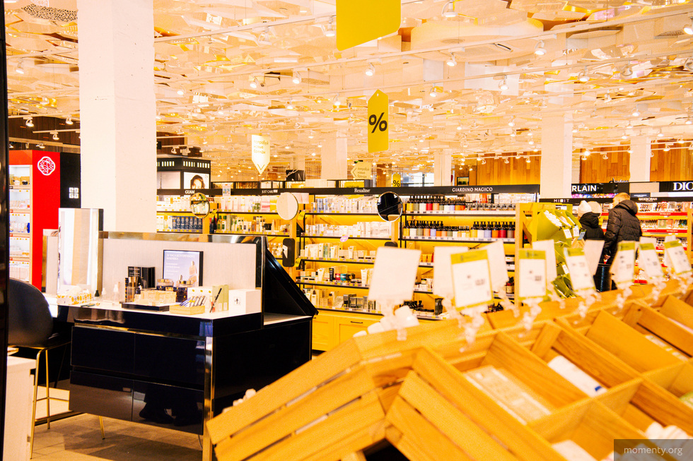 Покупательницы «Золотого яблока» придумали новый способ воровства: выносят помады во рту Покупательницы «Золотого яблока» придумали новый способ воровства: выносят помады во рту