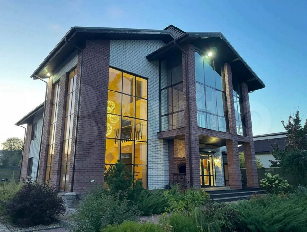 Под Екатеринбургом продают роскошный коттедж с видом на Таватуй за 55 миллионов рублей Под Екатеринбургом продают роскошный коттедж с видом на Таватуй за 55 миллионов рублей