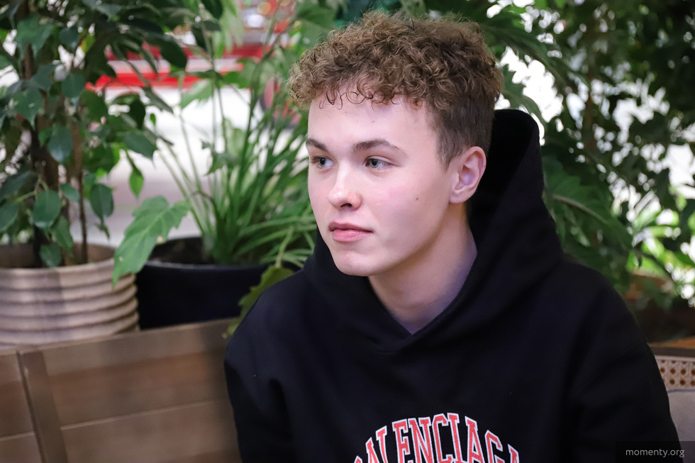 Блогер из&nbsp;Екатеринбурга начал продавать услуги для одиноких девушек на&nbsp;8&nbsp;Марта