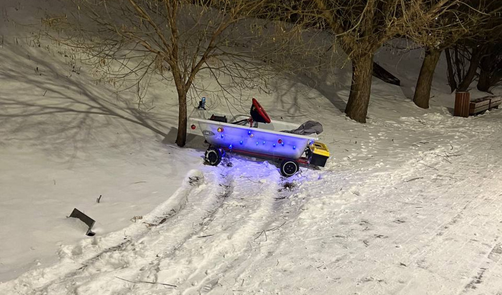 Дрифт на ваннах в центре Екатеринбурга обернулся штрафом Дрифт на ваннах в центре Екатеринбурга обернулся штрафом