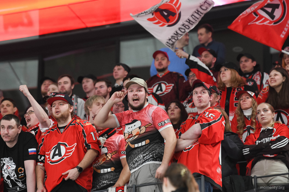 КХЛ оштрафовала «Автомобилист» за поведение фанатов КХЛ оштрафовала «Автомобилист» за поведение фанатов