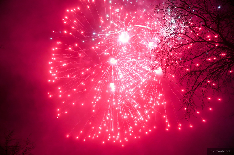 Праздничный салют в День Победы украсит небо над Плотинкой Праздничный салют в День Победы украсит небо над Плотинкой