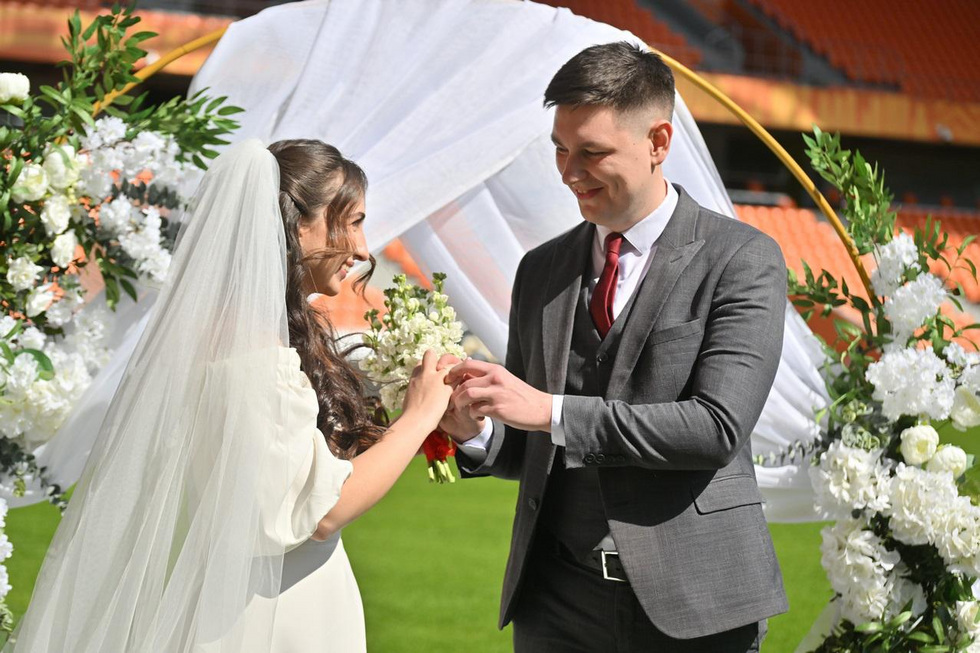 На&nbsp;&laquo;Екатеринбург Арене&raquo; впервые провели церемонию бракосочетания