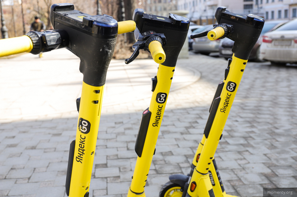 В России планируют освободить тротуары от электросамокатов В России планируют освободить тротуары от электросамокатов
