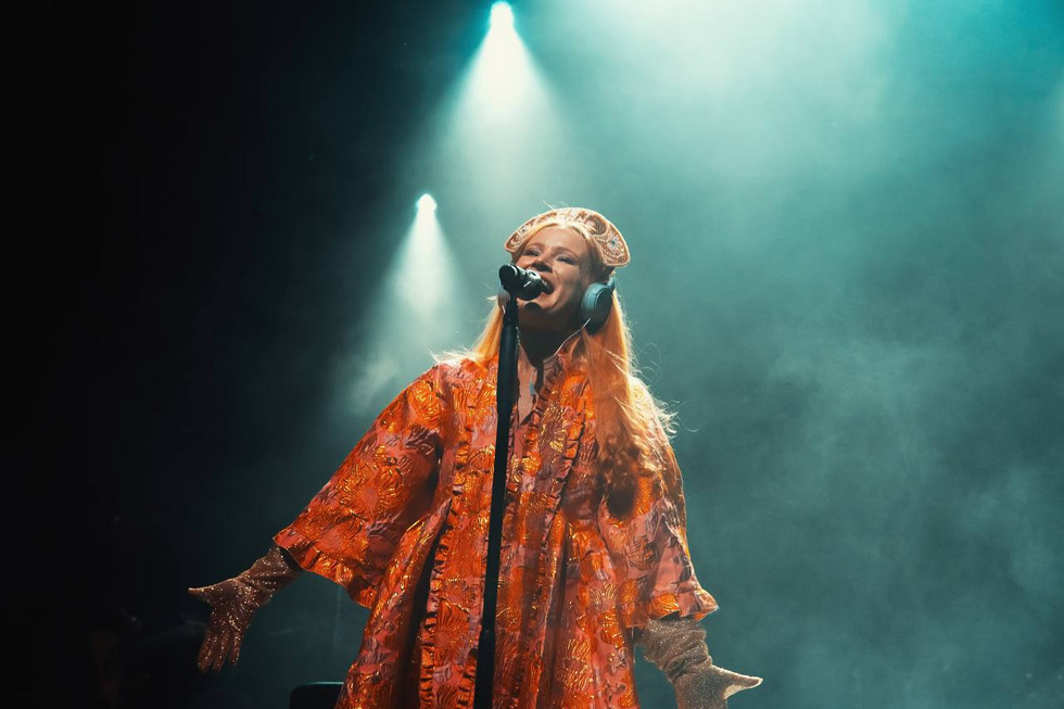 Песня Монеточки* и Noize MC* попала в школьную программу Песня Монеточки* и Noize MC* попала в школьную программу