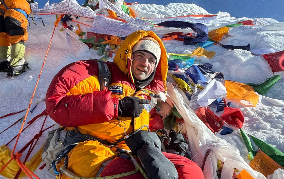 Уральский бизнесмен покорил самую высокую вершину мира Уральский бизнесмен покорил самую высокую вершину мира