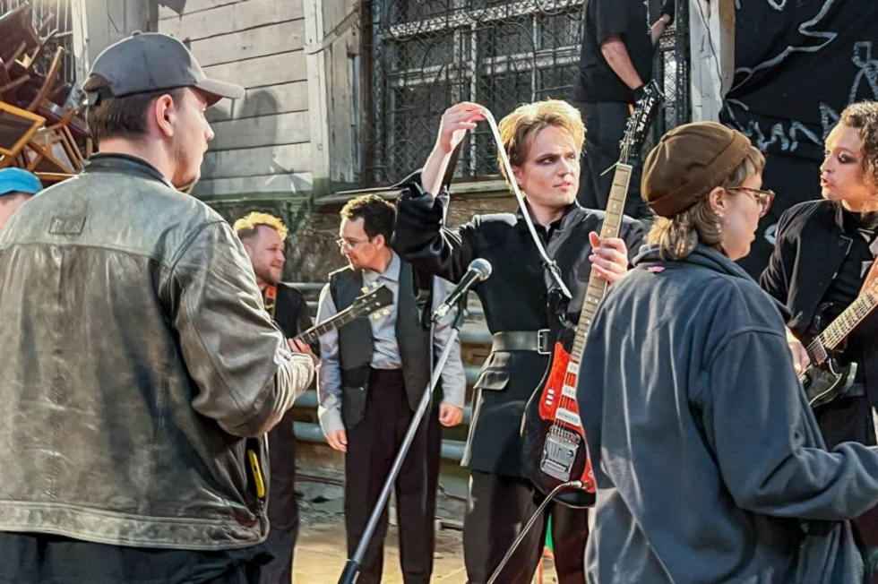 В Екатеринбурге начали снимать фильм про уральский рок В Екатеринбурге начали снимать фильм про уральский рок