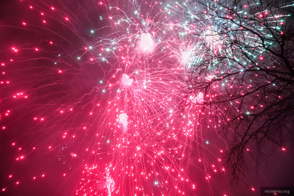 В Екатеринбурге неожиданно отменили праздничный салют В Екатеринбурге неожиданно отменили праздничный салют