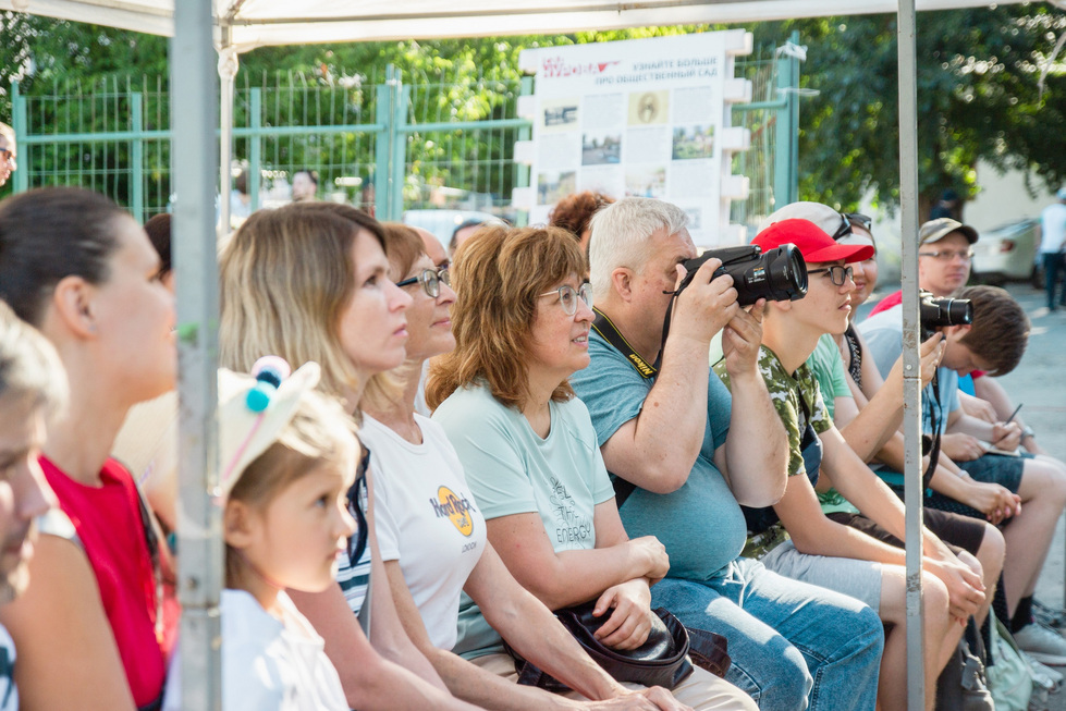 В Екатеринбурге открыли первый летний кинотеатр В Екатеринбурге открыли первый летний кинотеатр