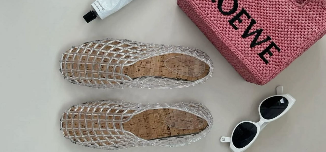 Jelly shoes и&nbsp;штаны-алладины: что в&nbsp;тренде летом 2025