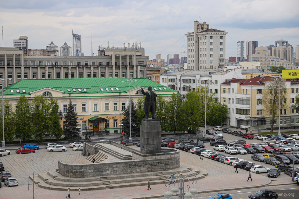 Парковка на центральной площади Екатеринбурга закроется на три месяца Парковка на центральной площади Екатеринбурга закроется на три месяца