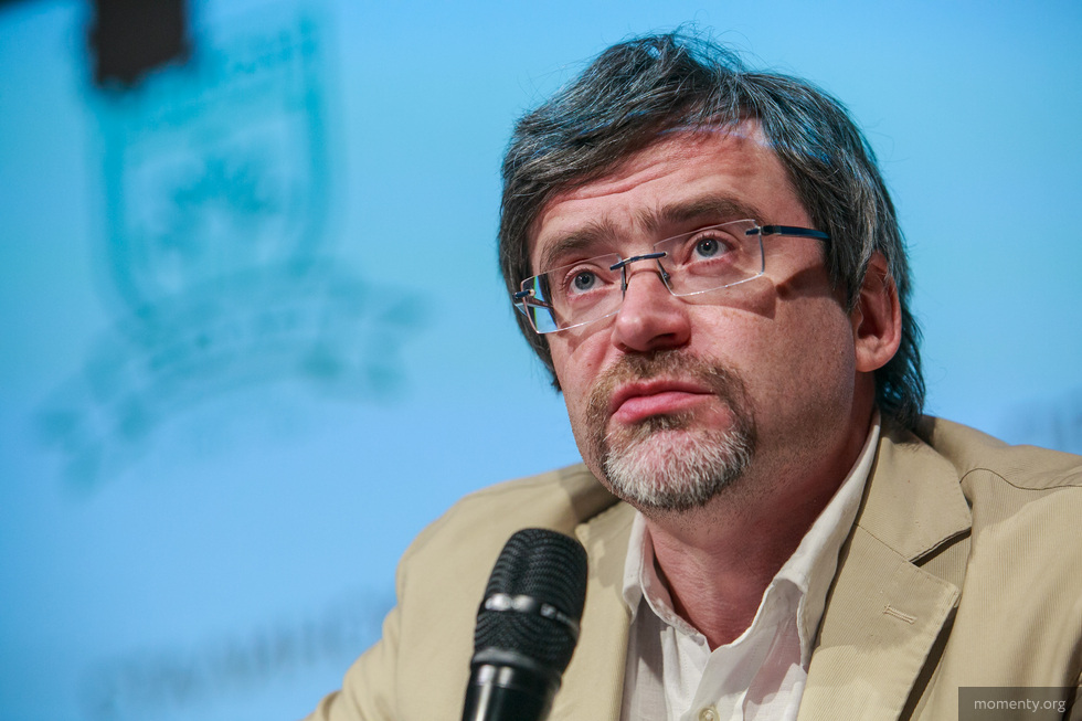 &laquo;Мы&nbsp;все больше верим в&nbsp;натальную карту&raquo;: глава ВЦИОМ считает, что россияне сильно поглупели