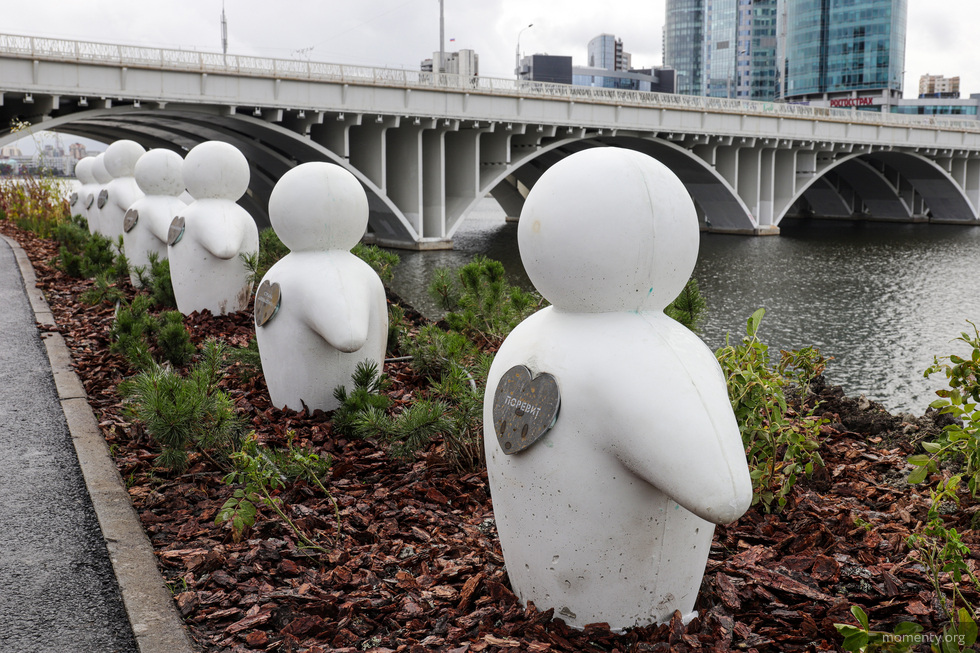 В&nbsp;Екатеринбурге с&nbsp;набережной у&nbsp;пруда пропали статуэтки с&nbsp;сердцами