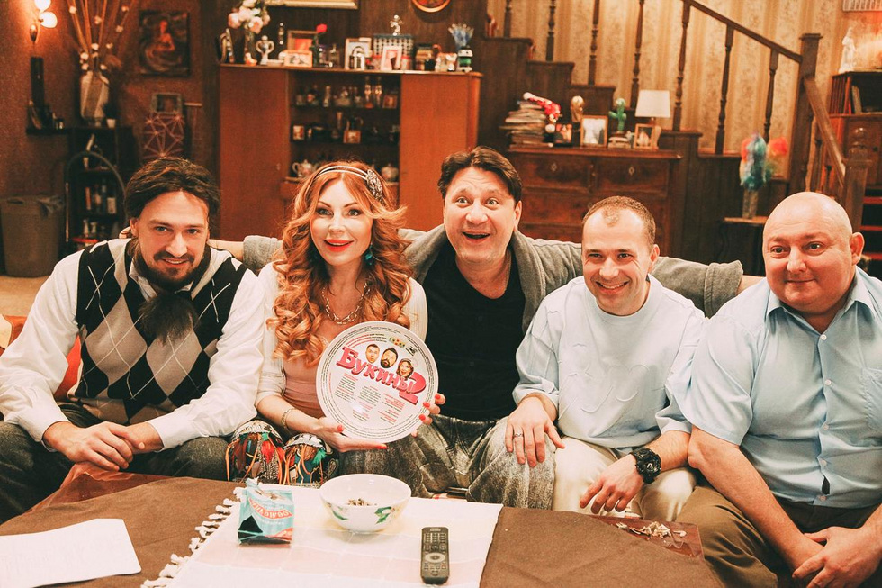 Режиссер «Букиных» объяснил отсутствие Светы и Лены в сериале Режиссер «Букиных» объяснил отсутствие Светы и Лены в сериале