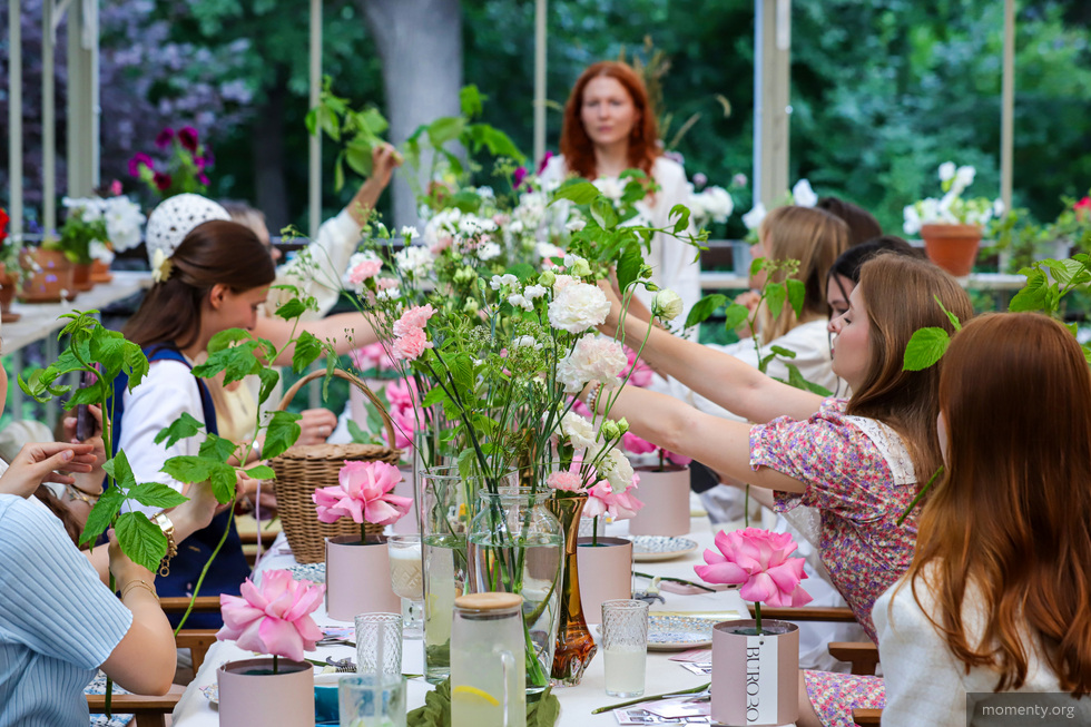 Цветочный уголок в&nbsp;центре города: уральскую светскую тусовку погрузили в&nbsp;тайны флористики