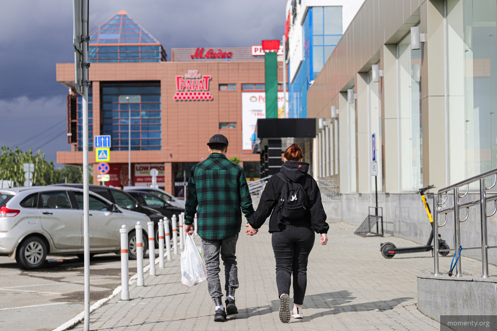 В Юго-Западном районе Екатеринбурга запретят парковку В Юго-Западном районе Екатеринбурга запретят парковку