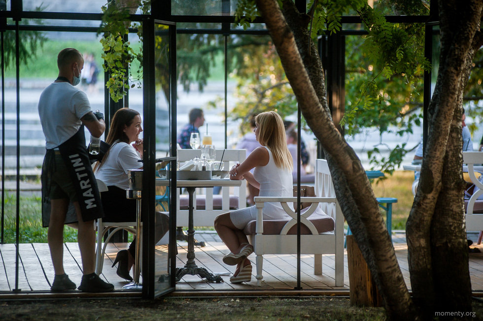 Бургер с луковым мармеладом и шпинатные панкейки. Гастроновости Екатеринбурга Бургер с луковым мармеладом и шпинатные панкейки. Гастроновости Екатеринбурга