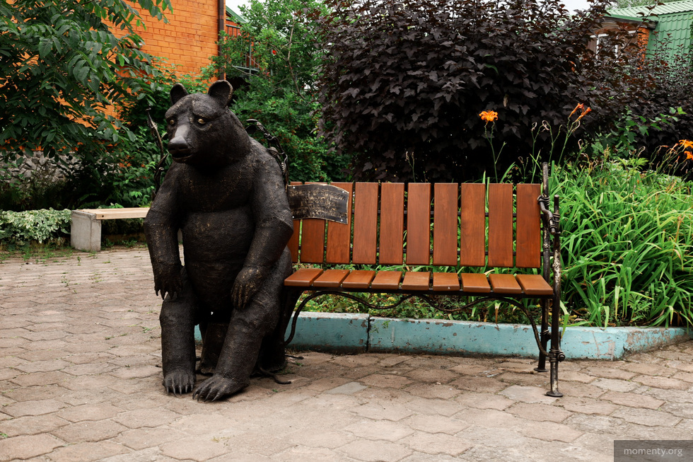 В Екатеринбургском зоопарке появился железный медведь В Екатеринбургском зоопарке появился железный медведь