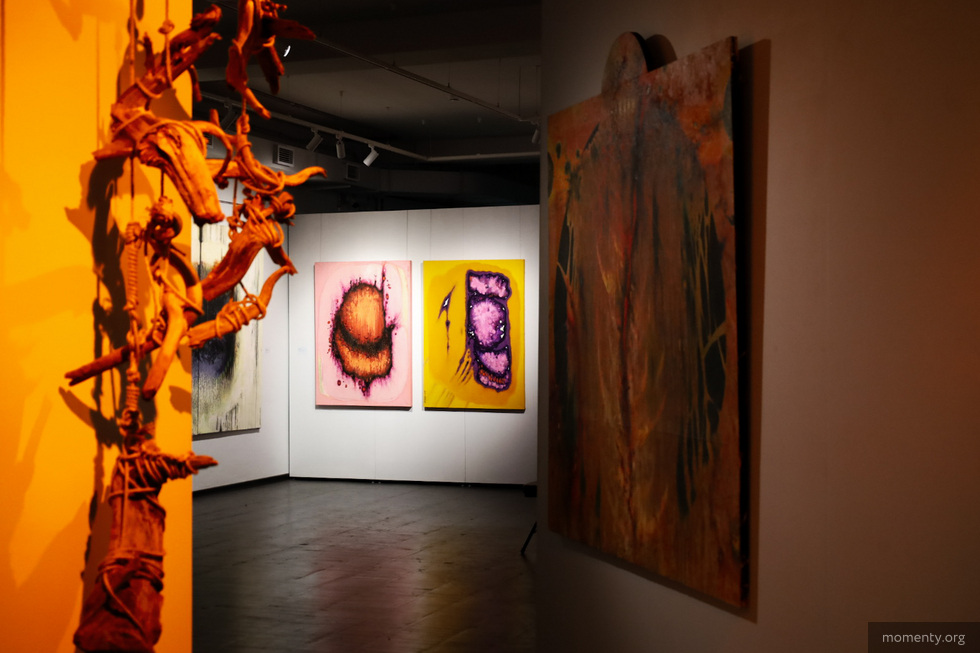 &laquo;Вы&nbsp;бабочки, а&nbsp;он&nbsp;вами наслаждается&raquo;: в&nbsp;Екатеринбурге открыли выставку питерского художника о&nbsp;вечной жизни