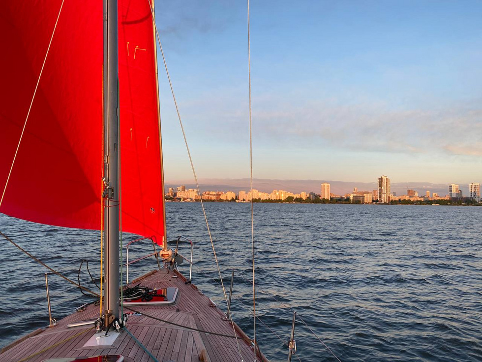 Уральцы встретят День города на титановой яхте Уральцы встретят День города на титановой яхте