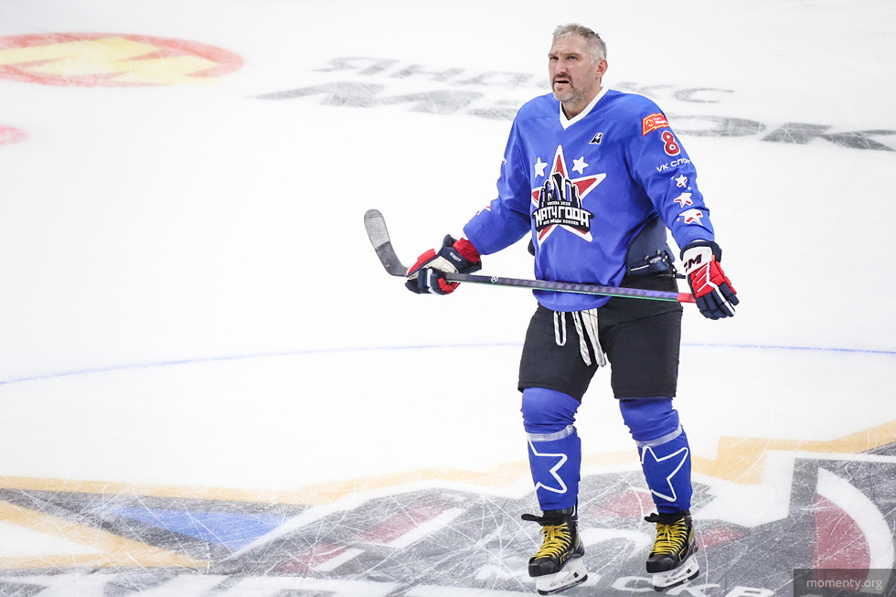 В Екатеринбурге раскупили билеты на звездный матч с участием Александра Овечкина В Екатеринбурге раскупили билеты на звездный матч с участием Александра Овечкина