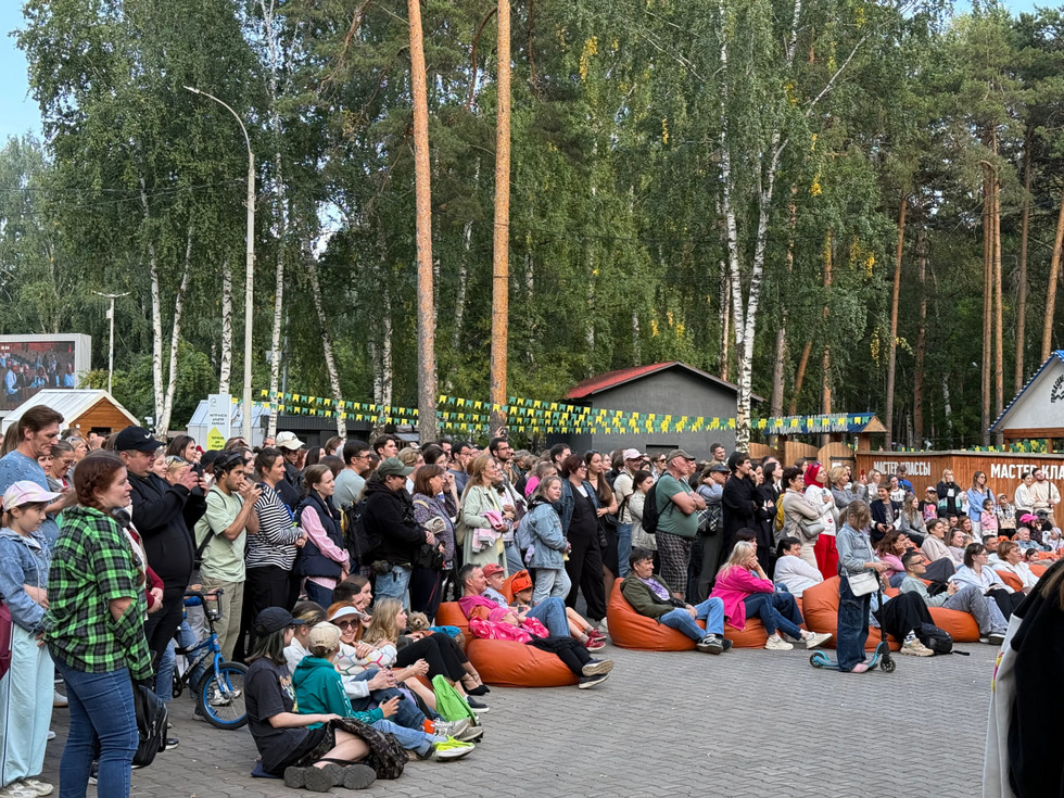 Парк Маяковского захватили уличные артисты Парк Маяковского захватили уличные артисты