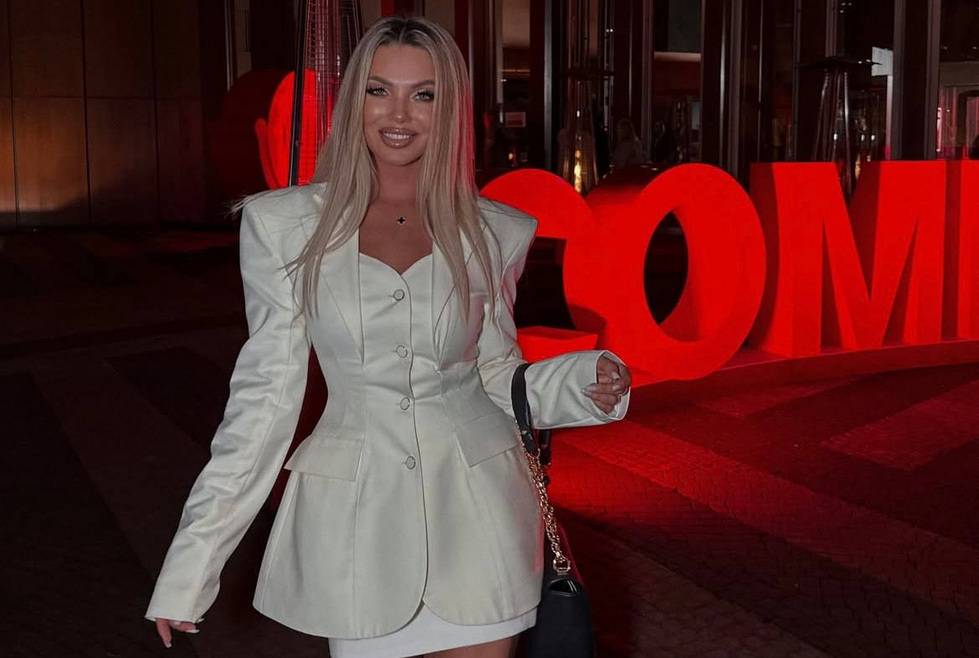 Игорь Джабраилов подарил уральской блогерше VIP-билеты на Comedy Club Игорь Джабраилов подарил уральской блогерше VIP-билеты на Comedy Club