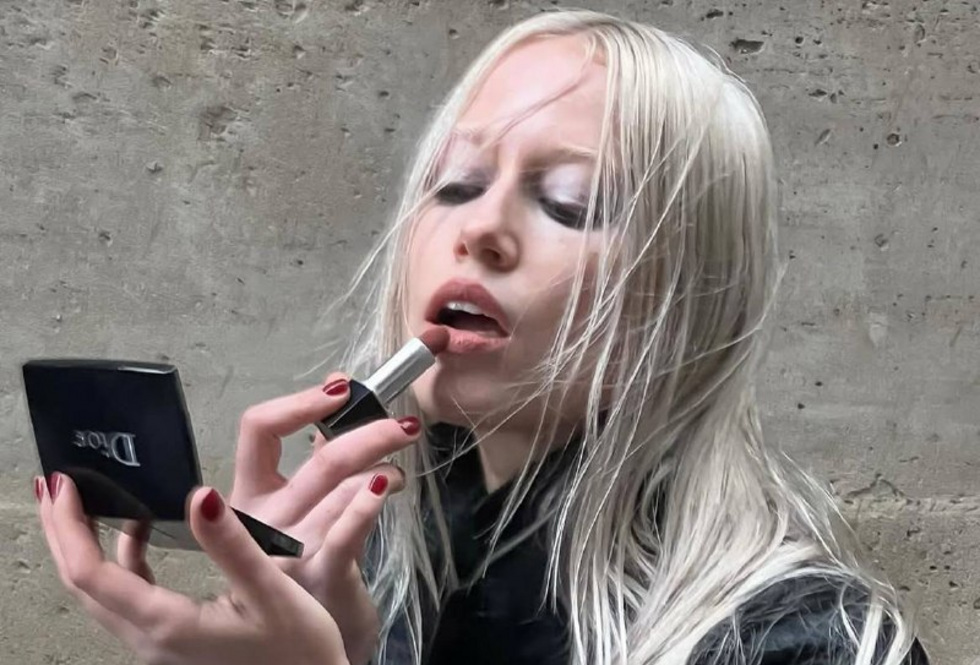 От запретов к пониманию: почему учителя стали мягче относиться к макияжу в школе От запретов к пониманию: почему учителя стали мягче относиться к макияжу в школе